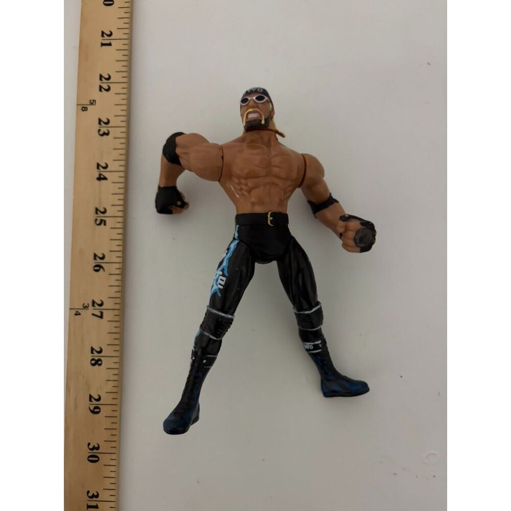 1999 Toy Biz WCW nWo Hollywood Hulk Hogan Grip N flip action fig